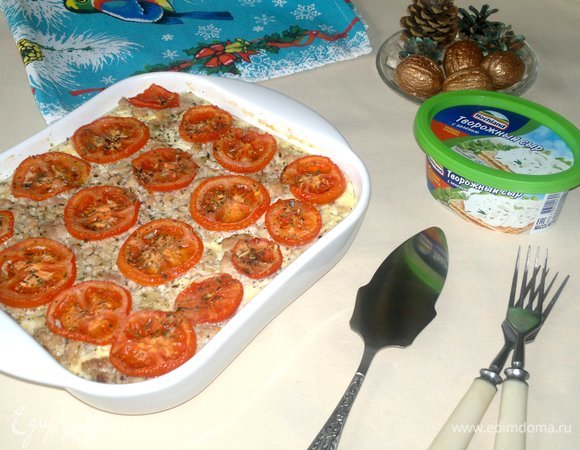 Готовую запеканку достать из духовки, немного остудить. Подать к столу.