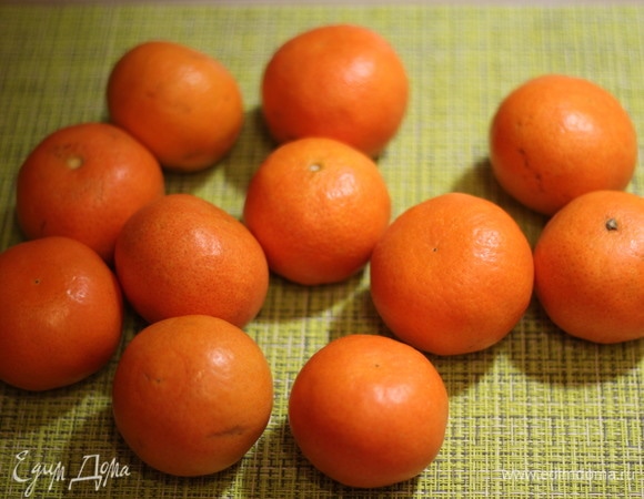 Мандарины предварительно моем, удаляем «хвостики».