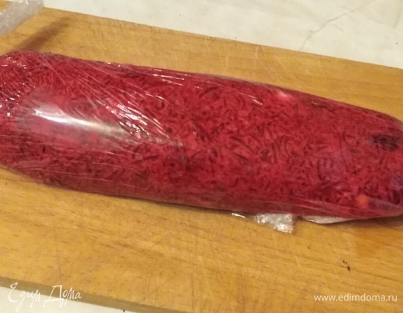 Завернуть пленкой. Убрать в холодильник на 1,5–2 часа.