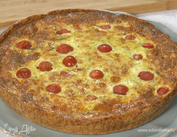 Киш поставить в духовку на 25–30 минут, выпекать до готовности.