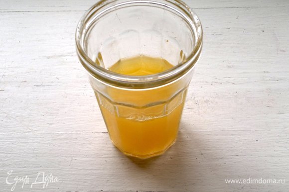 С апельсина выжать сок, взять 50 мл. Мне хватило половины апельсина.