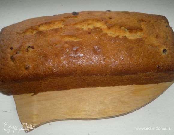 Готовый кекс достать из духовки, выложить из формы. Дать полностью остыть.