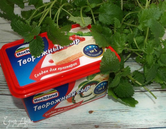 Подготовим продукты. Желатин залить кипяченой холодной водой и оставить на 30 минут набухать. Чем больше мяты у вас будет, тем более яркий вкус мяты будет присутствовать. Мяту вымыть, дать стечь воде, разобрать на листики.