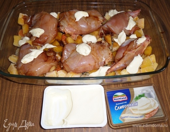 Добавляем сливочный сыр Hochland.