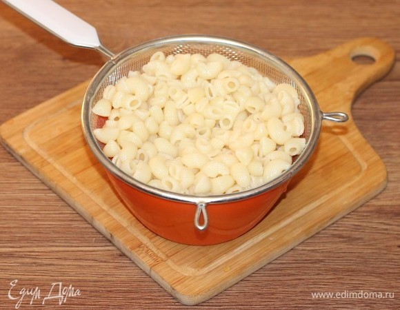 Слила воду, добавила 1 ст. л. оливкового масла и перемешала.