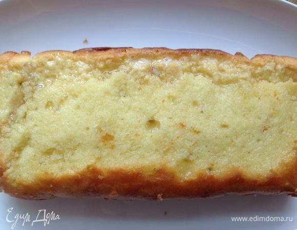 Срезать верхушку. Пропитать хорошо ликером.