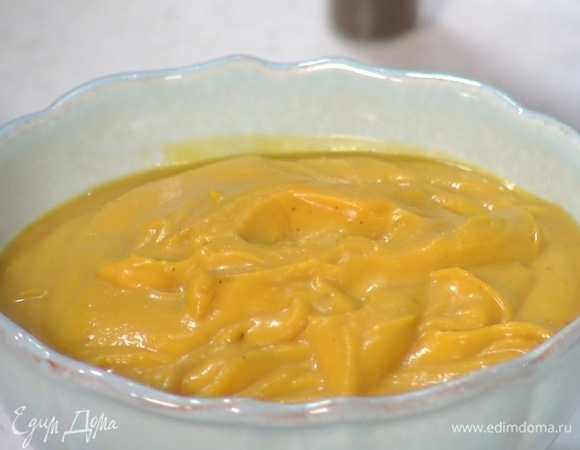 Предварительно запечь тыкву, не использовать специи или сахар. Затем взбить или перетереть — должно получиться около 250 г пюре.