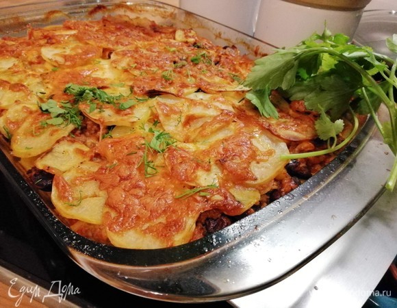 Блюдо готово, но подавать его я рекомендую только после пятнадцатиминутного отдыха, тогда все соки впитаются, и немного схлынет жар. Корочка у запеканки просто обалдеть! Подавать с любимой зеленью.