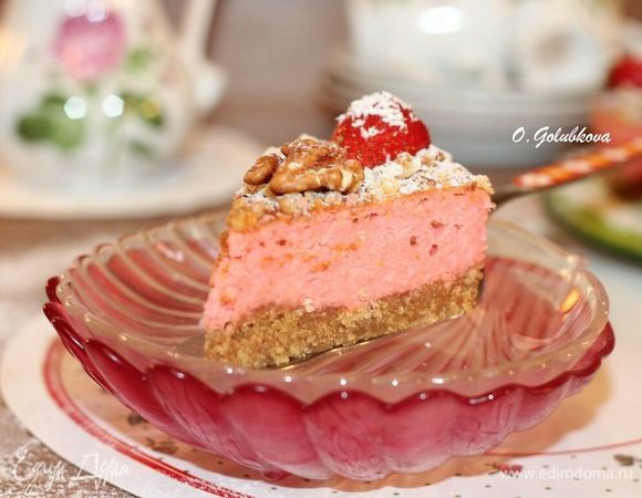 И вот такой аппетитный кусочек запеканки! Вывод: в духовке запеканку я готовила бы минут 40–50, здесь — 15 минут.