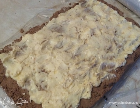 Сверху выложить оставшееся размягченное сливочное масло.