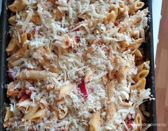 Через 15 минут натереть сверху сыр и отправить в духовку минут на 10, пока сыр не расплавится. Наше блюдо готово. Детвора, налетай!