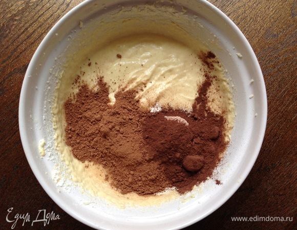 Какао я добавил двух видов, одно (что потемнее) — с кофе. Взбить.