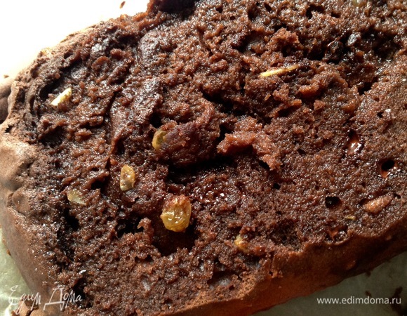 Пока кекс пропитывается ликером, лучше оставить его в покое.