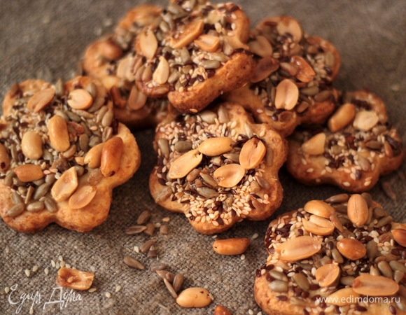 Выпекать в духовке, разогретой до 180°C, 20–25 минут, смотрите по своей духовке.