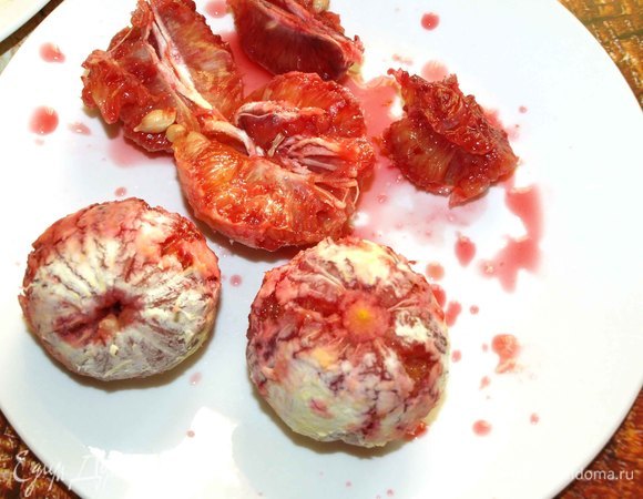 После того как сняли цедру, апельсины очистить.