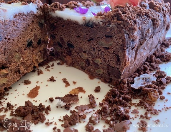 Изюм пропитан ликером и шоколадом, я бы сказал, что это не изюм уже, а мармелад!