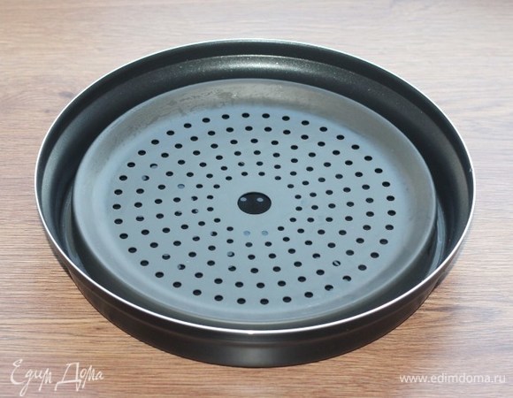 Устанавливаем подставку для приготовления на пару.