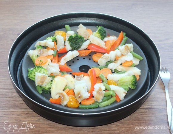 Получилось вот такое аппетитное блюдо. Овощи сохранили не только сочность, но и цвет.