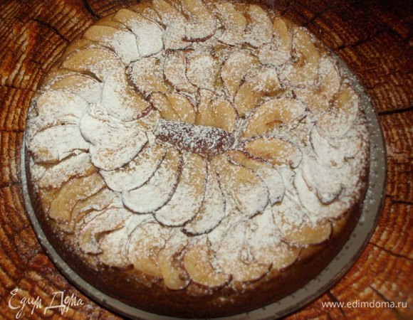 Выкладываем на блюдо. Посыпаем сахарной пудрой.