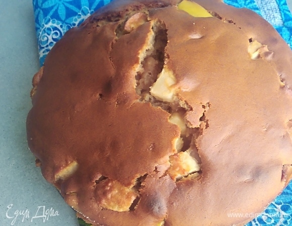 Если верх быстро подрумянился, накрыть фольгой. Остудить в форме 15 минут, потом достать и дать остыть.