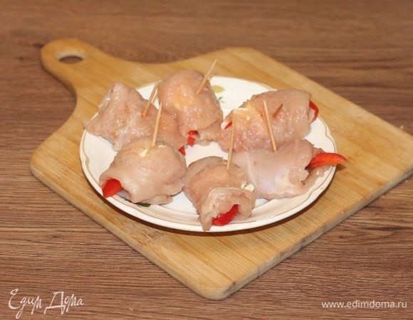 ...и закрепите зубочисткой.