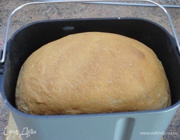 Корочка румянее из-за опции темная корочка. Вероятно, еще из-за более темной цельнозерновой муки. И опять ровненкая верхушка.