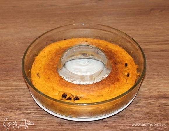 После звукового сигнала оставляем запеканку минут на 10 для устойки и небольшого охлаждения.