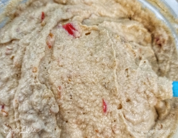 Получается примерно вот так. Если сначала может показаться, что перца очень много, то потом он ужаривается, и, перемешав, уже даже хочется еще добавить)