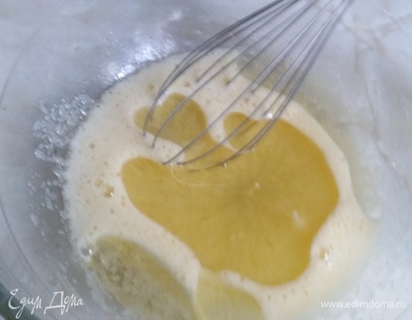 Добавить растительное масло.