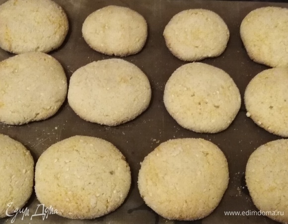 Поставить в заранее разогретую духовку. Запекать 25–30 минут при 190°C.