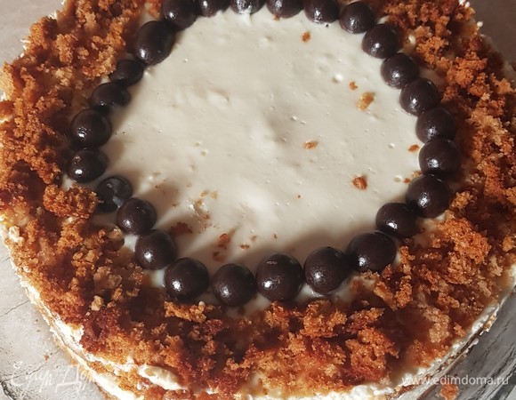 Снять сервировочное кольцо. Украсить по своему желанию. И можно приступать к чаепитию.