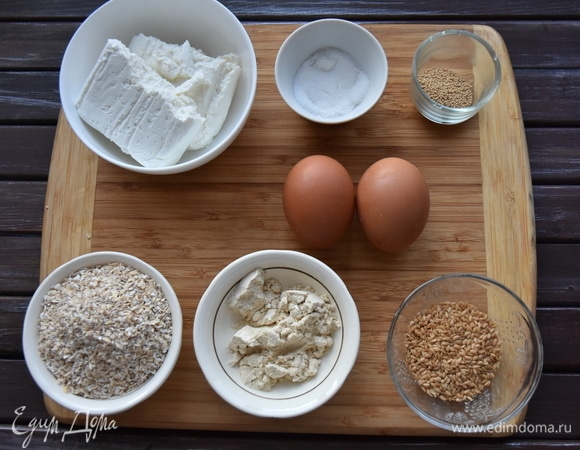 Подготовить необходимые продукты. Если нет в наличии соевого белка или изолята, их можно взаимозаменить. Для своей формы я использую двойную норму продуктов.
