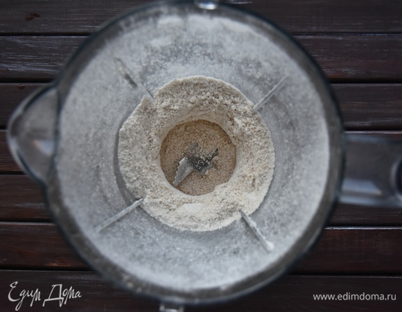 Овсяные отруби смолоть в муку.
