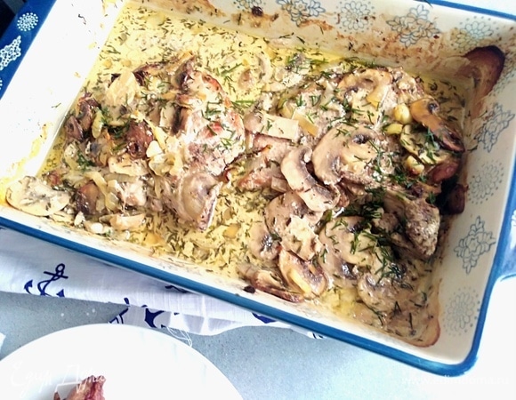 Готовить в духовке 30 минут. Присыпать свежей зеленью, укропом или петрушкой.