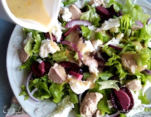 В салат или на бутерброды с творожным сыром. Тосты с паштетом и сливой хороши! А кто-то даже печет с ними пиццу.