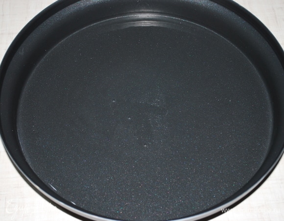 В емкость налила 150 мл воды.