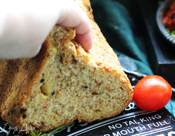 Мякиш очень пружинит. Хлеб хорош и на второй день.