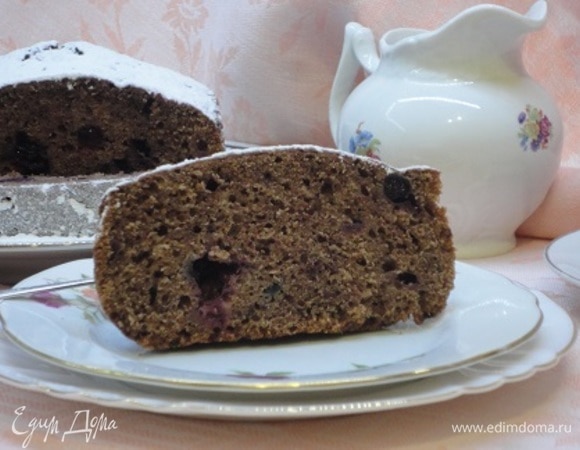 Готовила поздно вечером. Ночь кекс настаивался.