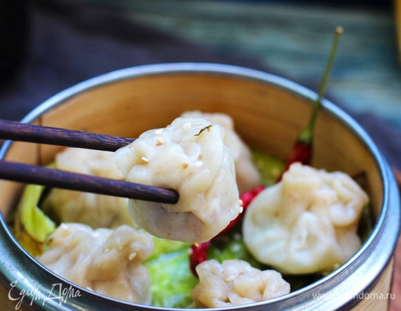 Вонтоны прекрасно замораживаются и могут, как и пельмени, долго храниться в морозилке.