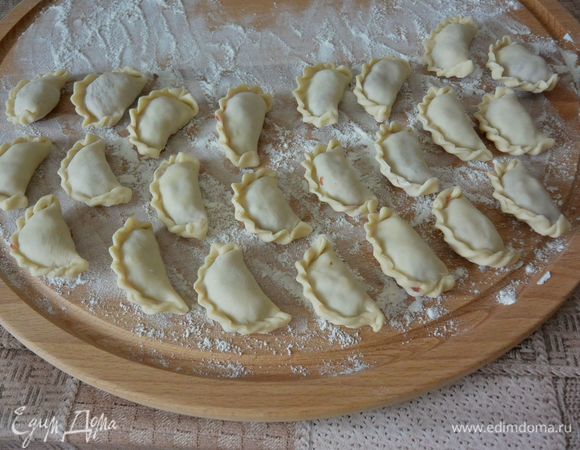 Ну, вот все и готово. Можно приступить к варке. Я добавляю в воду лавровый лист и перец черный горошком.