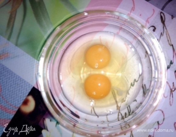 Куриные яйца (2 шт.) не забудьте вымыть перед использованием.