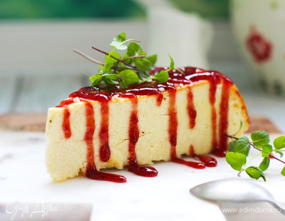 Консистенция нежная, но форму после охлаждения запеканка держит хорошо.