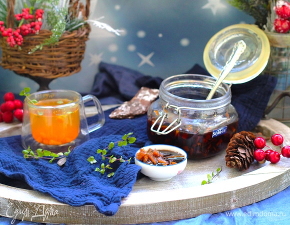 Готовый имбирь в сахаре выложить в баночку и дать остыть. Закрыть плотной крышкой, хранить имбирь в сиропе в холодильнике.