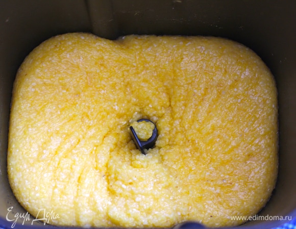 Включаем режим «Варенье», время я выставила минимально возможное — 1,3 часа. Я несколько раз во время варки пробовала кашу на готовность. Проварила весь цикл — каша приготовилась как надо, была нежной и среднеклейкой, вода вся ушла.