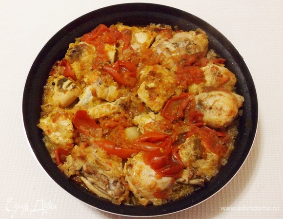 После звукового сигнала посолить, перемешать кусочки курицы и вернуть в микроволновку для устойки еще на 5 минут.