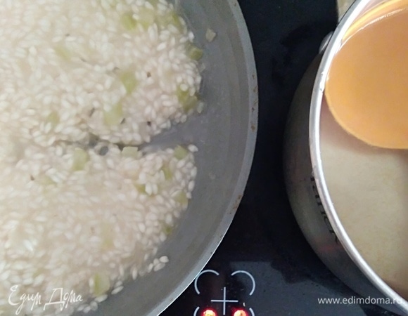 По этой схеме готовим, пока таймер не сработает. От плиты не отходить, постоянно помешивать и следить.