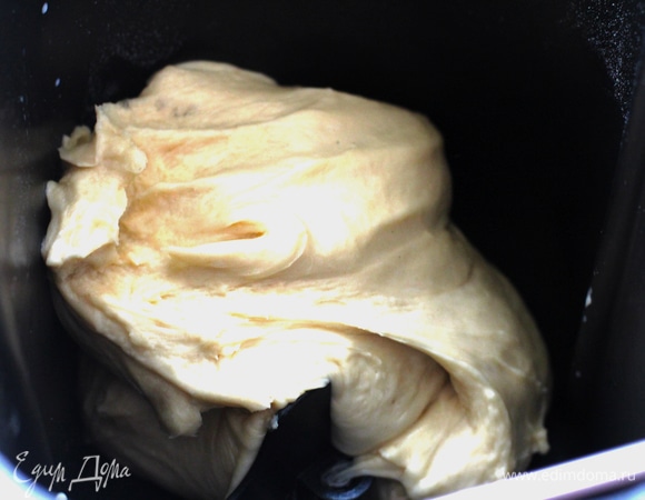 Тесто получается нежное и эластичное.