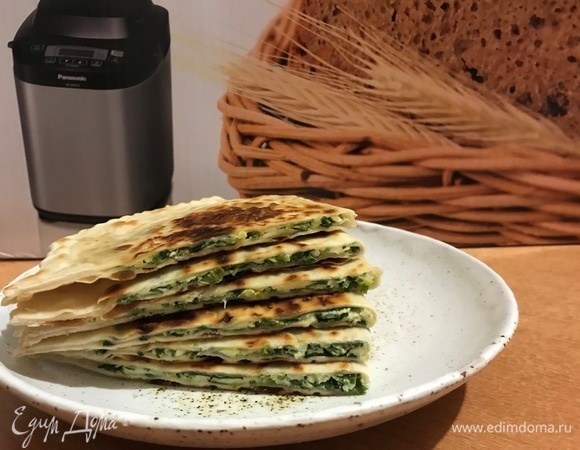 Перед подачей разрезать на 2 или 3 части. Подавать теплыми.