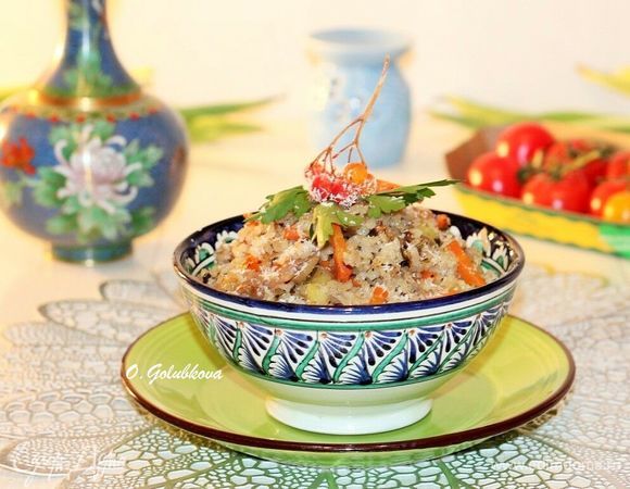 Совет. Мякоть кокоса можно заменить кокосовой стружкой. Вместо всех вышеперечисленных специй можно взять только одну — гарам масалу. Гарам масала — это индийская приправа, в состав которой входят все указанные выше специи. Если у вас нет риса басмати, можно использовать рис для плова. Плов можно готовить в скороварке с толстым дном, в казане, в утятнице или чугунной сковороде.