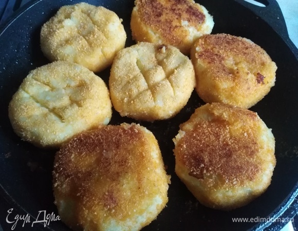 Обжарить с двух сторон до золотистой корочки.